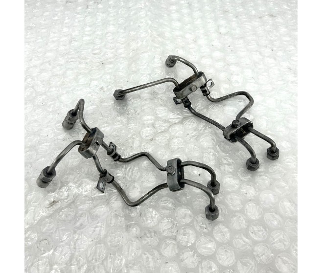 FUEL INJECTION PIPES FOR A MITSUBISHI PAJERO - V88W
