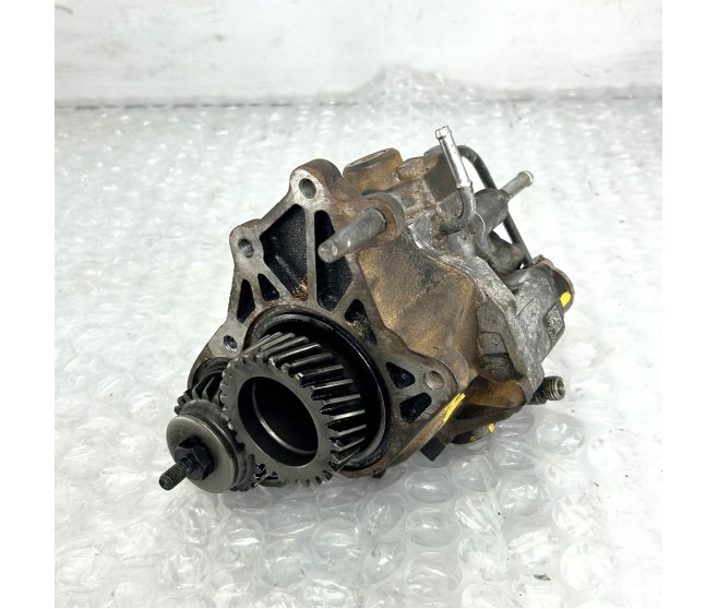 FUEL INJECTION PUMP FOR A MITSUBISHI PAJERO SPORT - KH8W