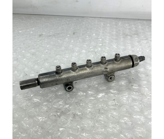 FUEL INJECTION RAIL AND SENSOR FOR A MITSUBISHI L200 - KL1T