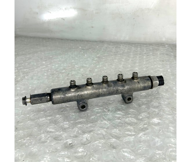 FUEL INJECTION RAIL AND SENSOR FOR A MITSUBISHI KK,KL# - FUEL INJECTION RAIL AND SENSOR