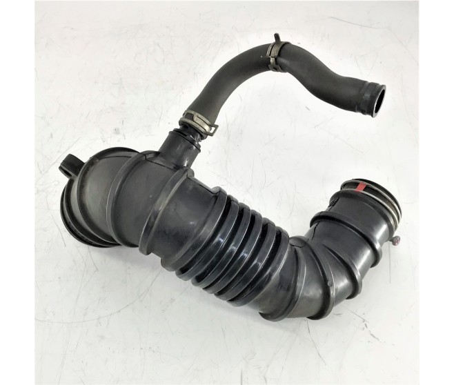 AIR CLEANER TO TURBO DUCT FOR A MITSUBISHI PAJERO - V98W