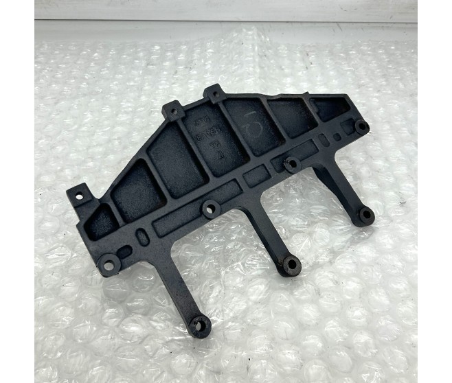COOLING WATER LINE BRACKET FOR A MITSUBISHI PAJERO - V88W