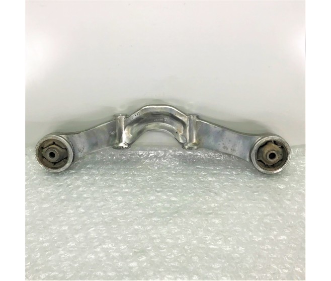 REAR DIFF FRONT SUPPORT BRACKET FOR A MITSUBISHI V80,90# - REAR DIFF FRONT SUPPORT BRACKET