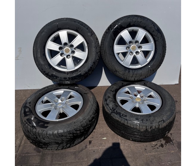ALLOY WHEELS WITH TYRES 17 FOR A MITSUBISHI PAJERO - V88W