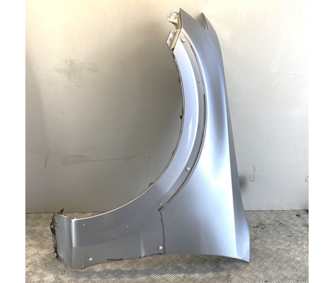 FRONT LEFT WING FENDER FOR A MITSUBISHI PAJERO - V88W