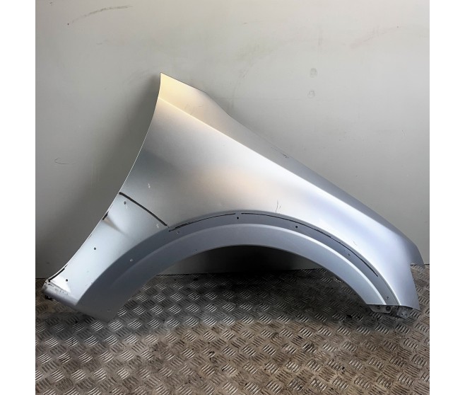 RIGHT FRONT FENDER FOR A MITSUBISHI BODY - 