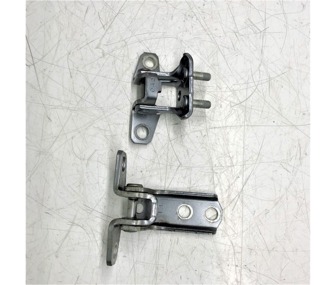 REAR DOOR HINGE UPPER AND LOWER FOR A MITSUBISHI CV0# - REAR DOOR HINGE UPPER AND LOWER
