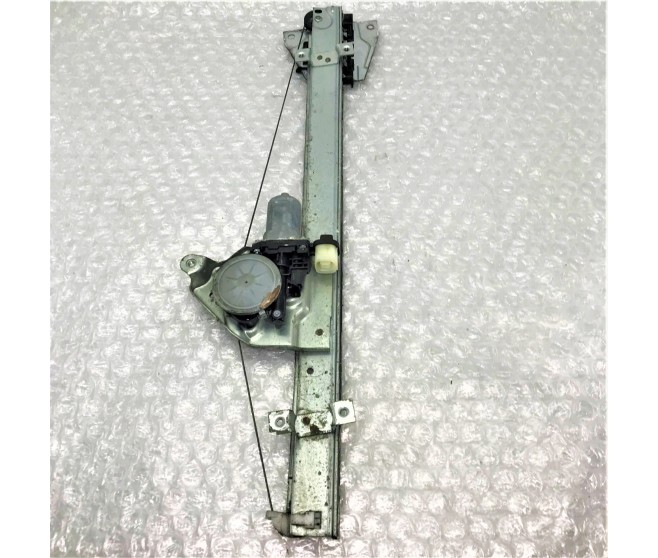 WINDOW REGULATOR AND MOTOR FRONT RIGHT FOR A MITSUBISHI PAJERO - V93W