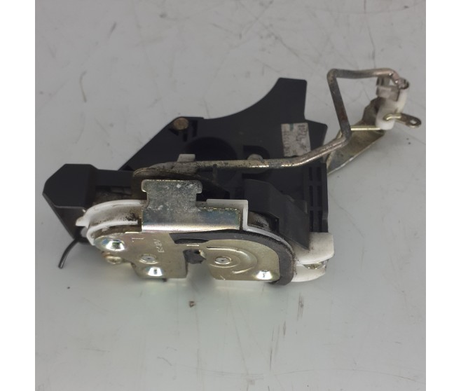 DOOR LATCH FRONT LEFT FOR A MITSUBISHI L200 - KB4T