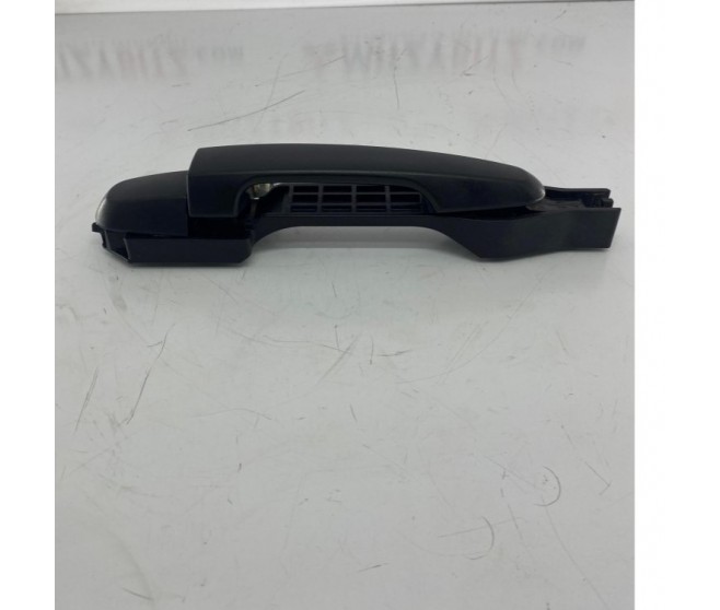 LEFT FRONT DOOR HANDLE FOR A MITSUBISHI PAJERO SPORT - KH4W