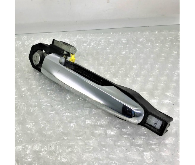 FRONT RIGHT DOOR HANDLE FOR A MITSUBISHI PAJERO SPORT - KH6W