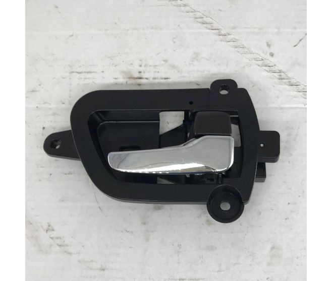 INSIDE DOOR HANDLE RIGHT FOR A MITSUBISHI PAJERO SPORT - KH6W