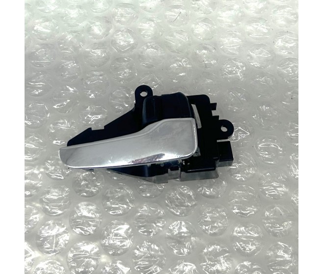 INSIDE DOOR HANDLE RIGHT FOR A MITSUBISHI PAJERO SPORT - KH6W