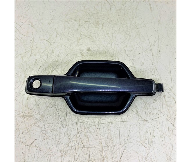 FRONT RIGHT OUTSIDE DOOR HANDLE FOR A MITSUBISHI PAJERO/MONTERO - V88W