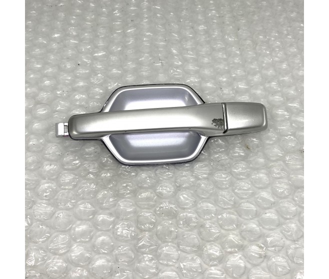 FRONT LEFT OUTER DOOR HANDLE FOR A MITSUBISHI PAJERO/MONTERO - V88W