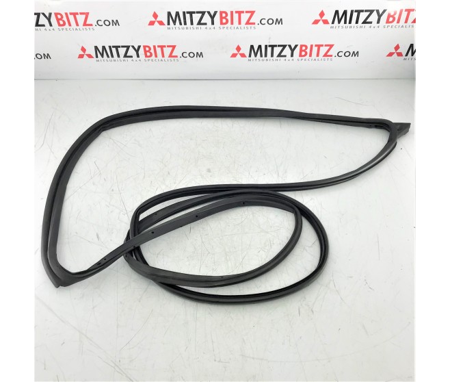 FRONT DOOR OPENING WEATHERSTRIP OUTER RIGHT FOR A MITSUBISHI OUTLANDER - GF8W