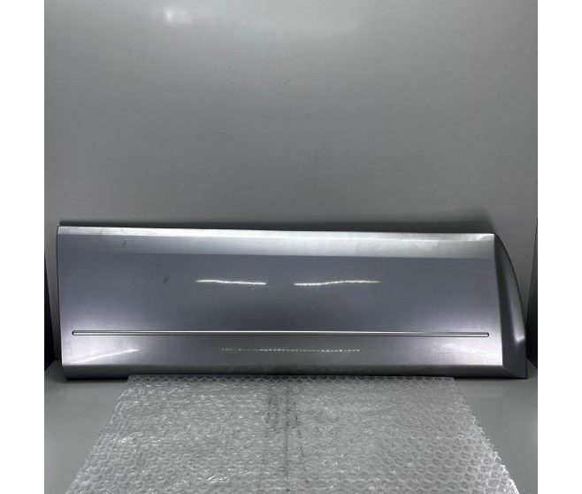 DOOR MOULDING FRONT LEFT FOR A MITSUBISHI PAJERO - V96W