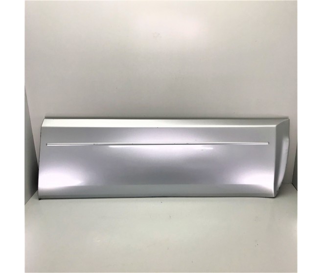 DOOR MOULDING FRONT RIGHT FOR A MITSUBISHI PAJERO - V96W