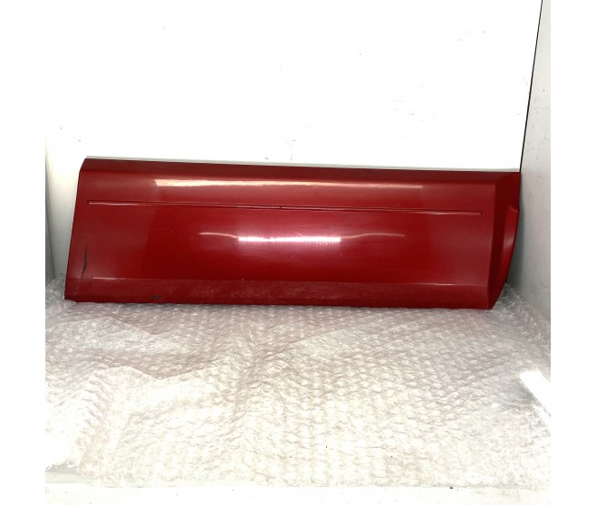 FRONT RIGHT DOOR MOULDING FOR A MITSUBISHI PAJERO - V96W