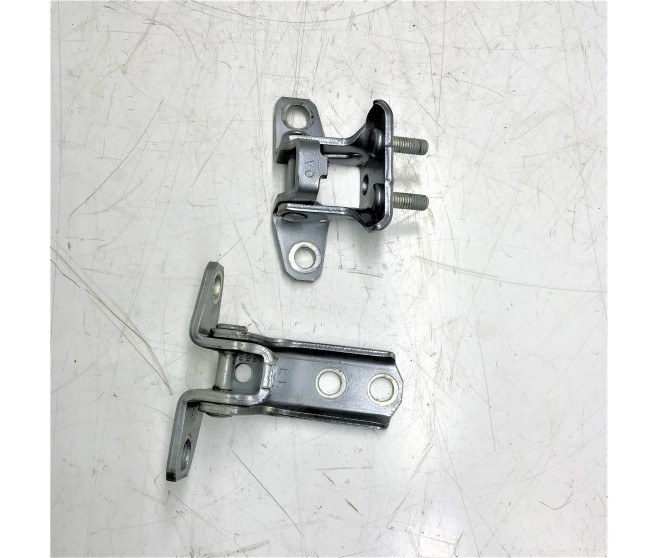 DOOR HINGES UPPER AND LOWER REAR LEFT FOR A MITSUBISHI OUTLANDER - GF8W