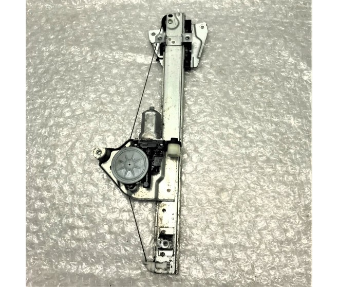 WINDOW REGULATOR AND MOTOR REAR RIGHT FOR A MITSUBISHI PAJERO - V98W