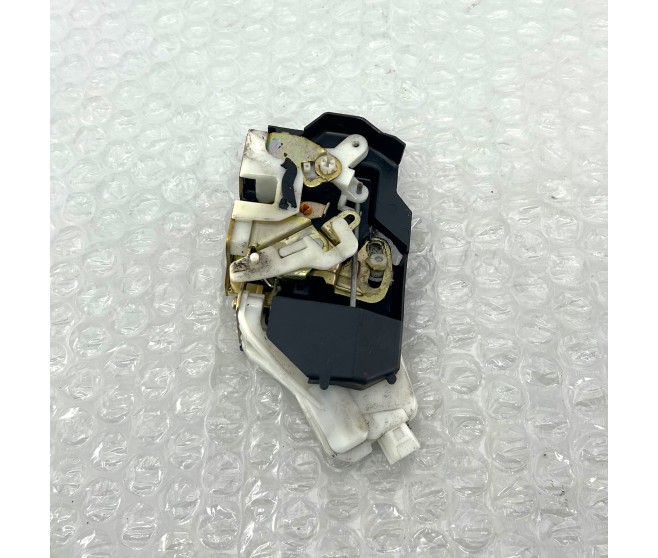 DOOR LATCH REAR LEFT FOR A MITSUBISHI PAJERO - V75W