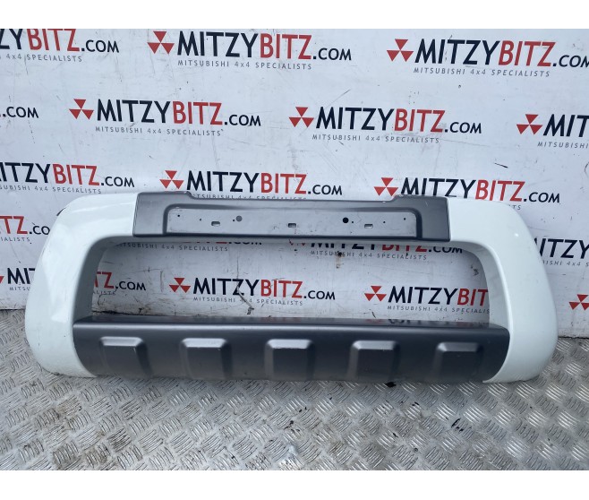 DAMAGED MZ314368 WHITE / GREY BARBARIAN FRONT BUMPER GUARD FOR A MITSUBISHI BODY - 