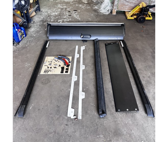 SERIES 5 LOCKABLE TUB ROLLER COVER FOR A MITSUBISHI L200 - KL2T