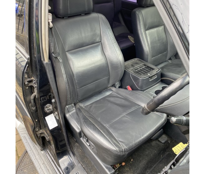 SEAT SET FRONT MIDDLE AND THIRD ROW FOR A MITSUBISHI SEAT - 