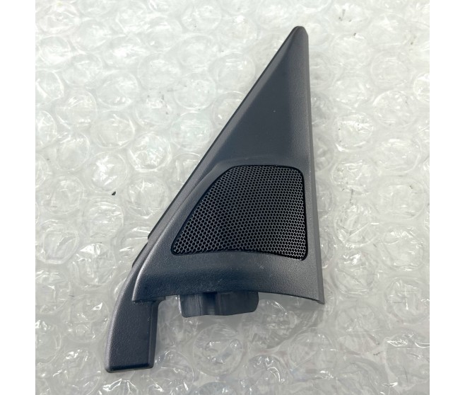 DOOR SASH TRIM AND SPEAKER FRONT RIGHT FOR A MITSUBISHI V90# - DOOR SASH TRIM AND SPEAKER FRONT RIGHT