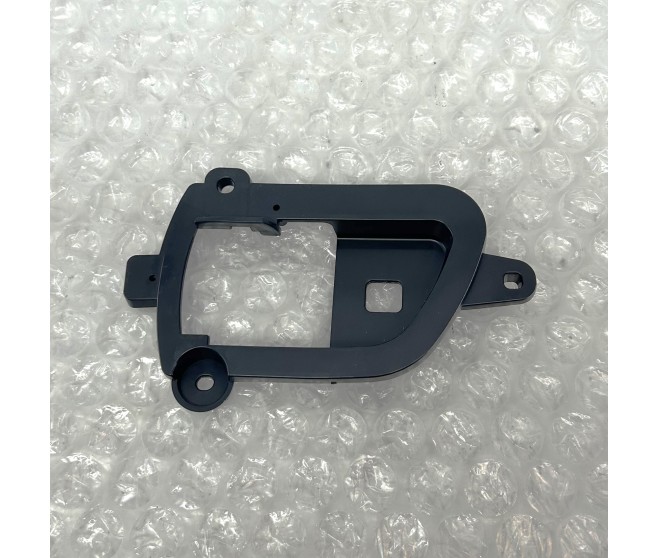 DOOR INSIDE HANDLE COVER LEFT FOR A MITSUBISHI CW0# - DOOR INSIDE HANDLE COVER LEFT
