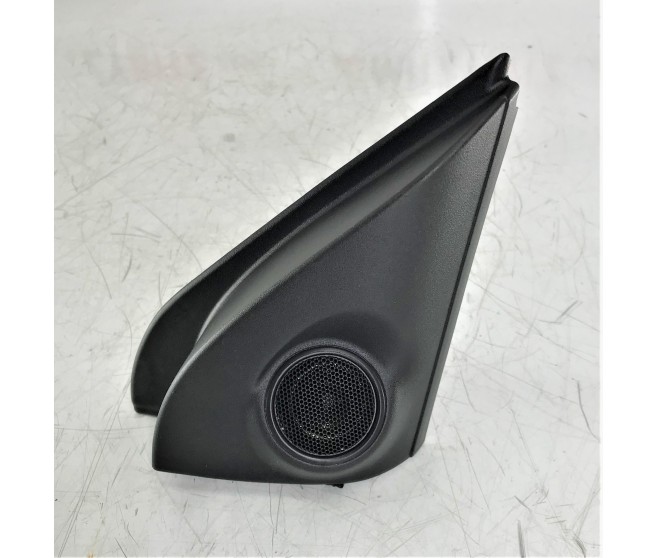 FRONT DOOR SASH TRIM WITH TWEETER RIGHT FOR A MITSUBISHI OUTLANDER - GF8W