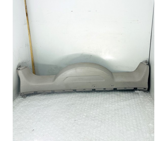 BACK DOOR WINDOW TRIM FOR A MITSUBISHI V90# - BACK DOOR TRIM & PULL HANDLE