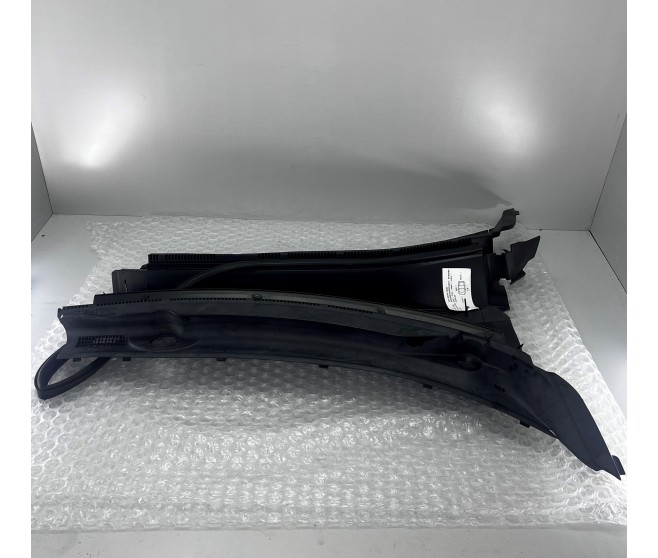 WINDSCREEN TRIM FRONT LEFT AND RIGHT FOR A MITSUBISHI OUTLANDER - CW4W