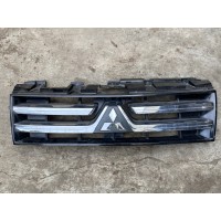 06-12 FRONT RADIATOR GRILLE 