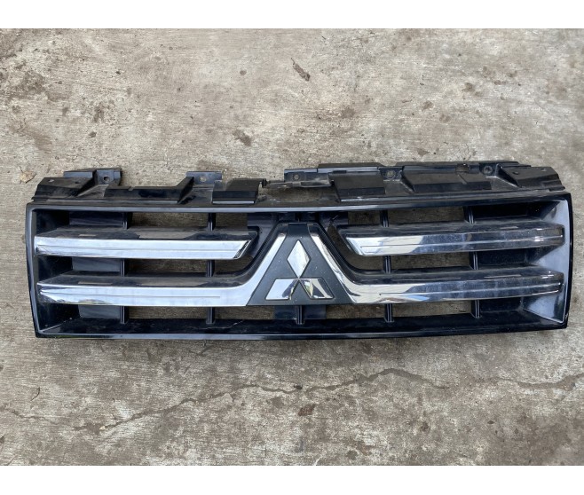 06-12 FRONT RADIATOR GRILLE 