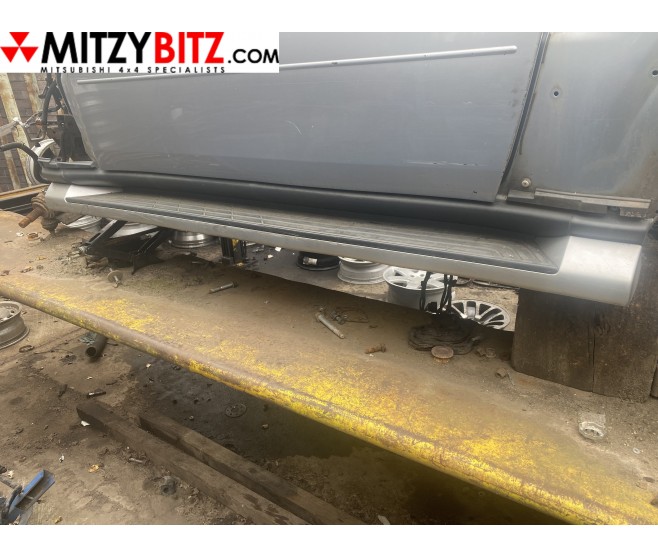 LEFT SIDE STEP WITH BRACKET (RUSTY ) FOR A MITSUBISHI EXTERIOR - 