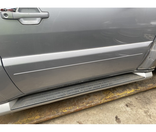 SWB RIGHT HAND COMPLETE SIDE STEP FOR A MITSUBISHI EXTERIOR - 