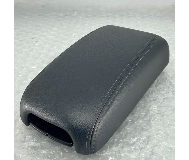 ARM REST FLOOR CONSOLE FOR A MITSUBISHI OUTLANDER - CW5W