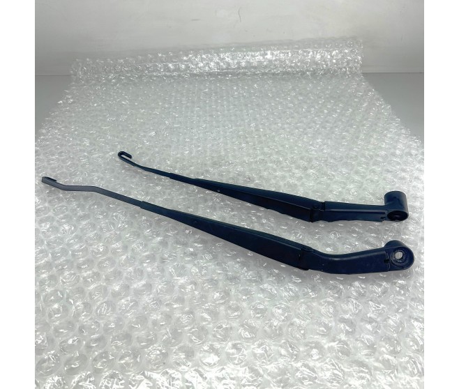 WINDSHIELD WIPER ARMS RIGHT AND LEFT