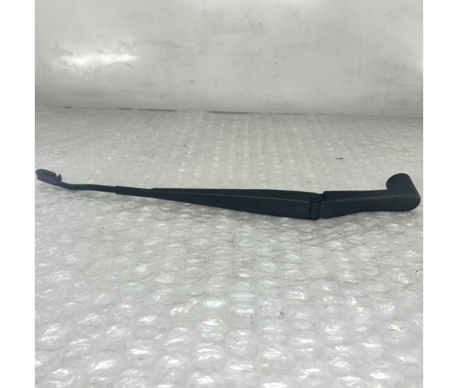 WINDSHIELD WIPER ARMS RIGHT FOR A MITSUBISHI CHASSIS ELECTRICAL - 