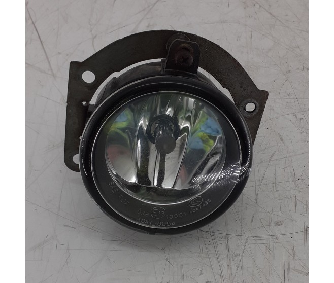 FRONT FOG LAMP FOR A MITSUBISHI PAJERO SPORT - KH6W