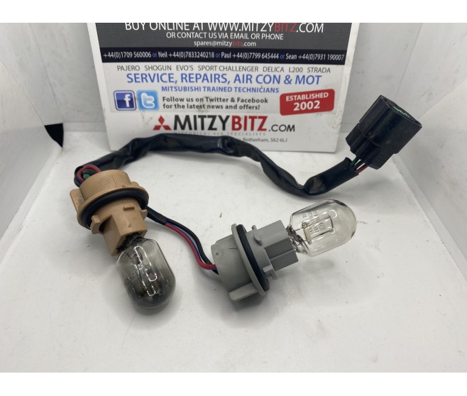 REAR BODY TAIL LIGHT LAMP BULB HOLDERS WIRING LOOM FOR A MITSUBISHI PAJERO/MONTERO - V98W