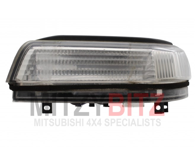 FRONT RIGHT WING MIRROR LOWER INDICATOR LAMP ASSY FOR A MITSUBISHI PAJERO/MONTERO - V87W