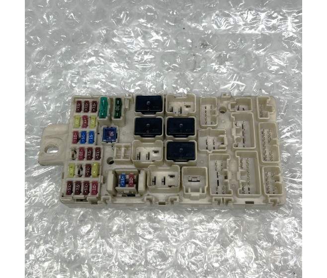 INTERNAL FUSEBOARD WITH FUSES AND RELAYS FOR A MITSUBISHI L200 - KA4T