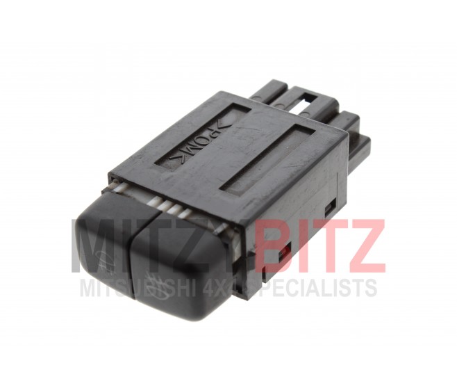 FRONT AND REAR FOG SWITCH FOR A MITSUBISHI PAJERO - V96W