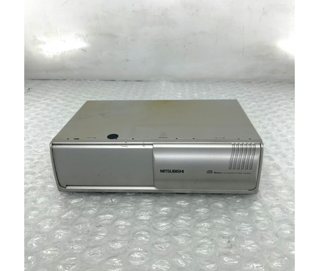 MITSUBISHI 10 DISC CD CHANGER FOR A MITSUBISHI L200,L200 SPORTERO - KB4T