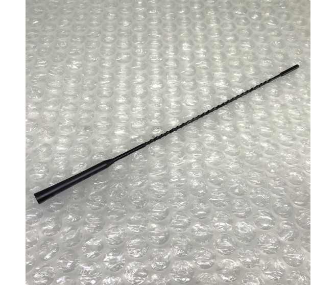ANTENNA AERIAL FOR A MITSUBISHI L200 - KB4T