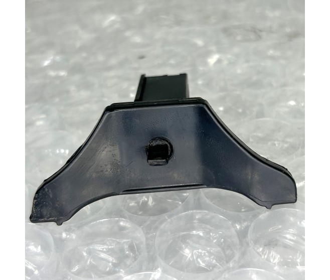 FUEL FLAP LID LOCK RELEASE HOOK FOR A MITSUBISHI BODY - 
