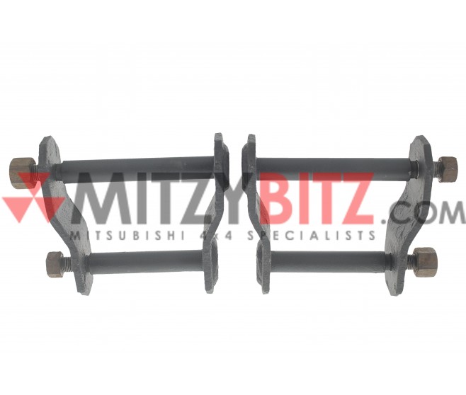 REAR LEAF SPRING SHACKLE'S FOR A MITSUBISHI L300 - P15W
